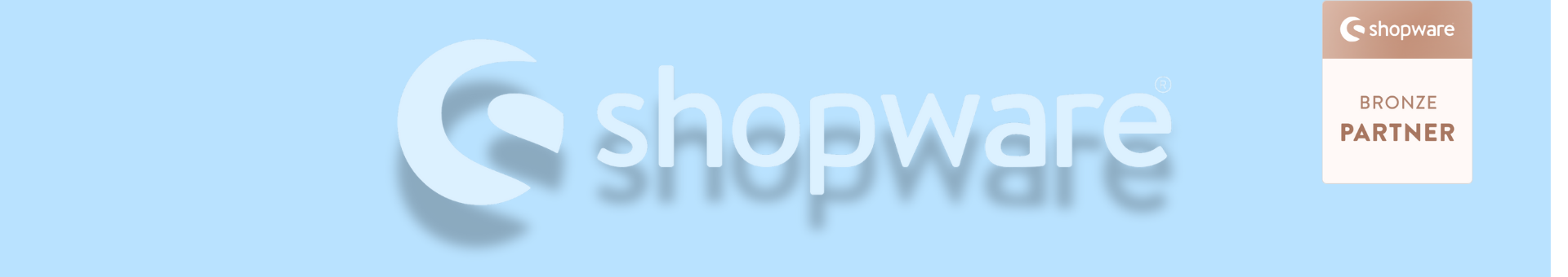 Shopware Agentur: Shopware-Logo mit Partner-Branding auf blauem Hintergrund.